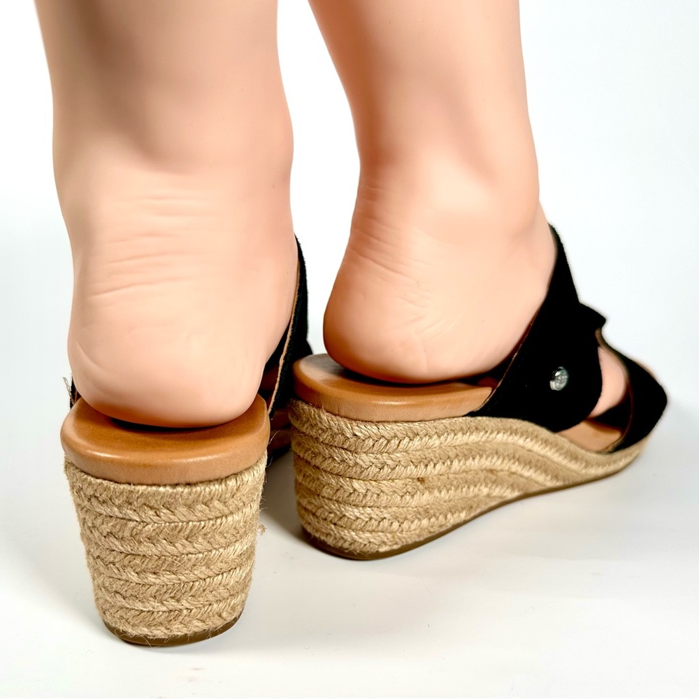 Excellent Condition Ugg Eirene Wedge Sandals - Picture 7 of 10